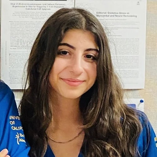 Headshot of Leana Esdin